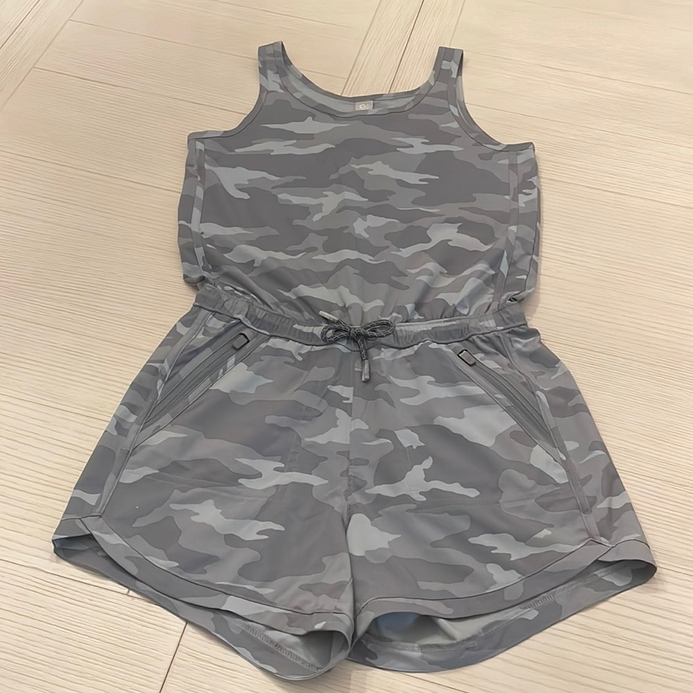 Athleta girl gray camo shorts romper size L12. EUC